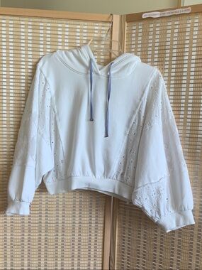 Anthropologie daily practice White Eyelet Cropped Hoodie with Blue Drawstring M